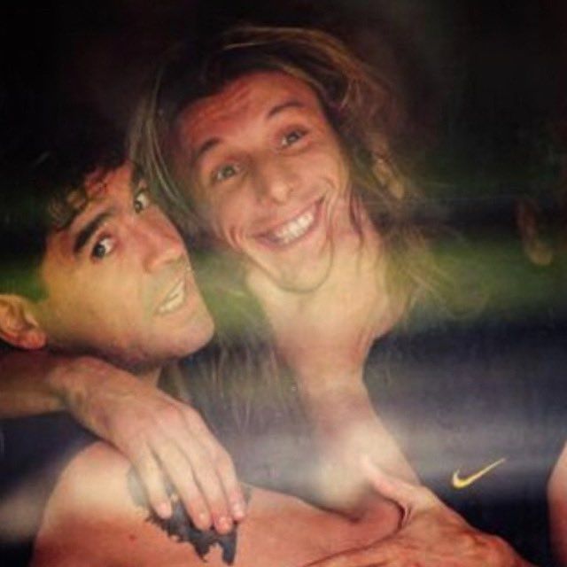 2010年世界杯段暄（百米10.07秒的足坛奇人！与马拉多纳激吻6分钟，惹怒妻子）