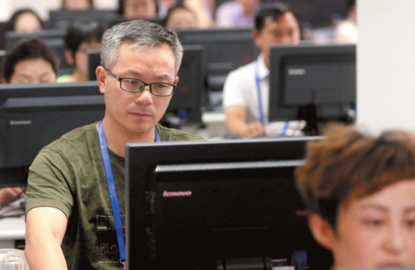 高考的答题卡扫描过程曝光，不少人觉得老师省事了，学生可苦了