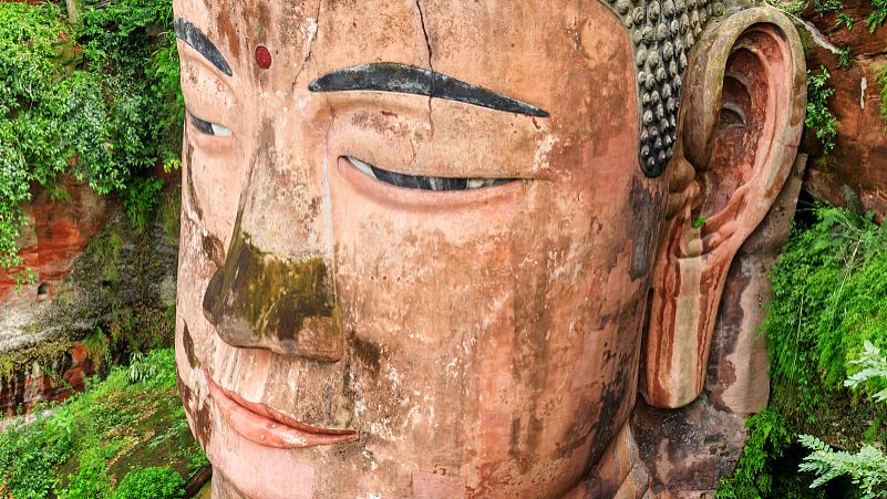 1962年，乐山大佛为何会“闭眼”？专家：一直不闭眼，才是真稀奇