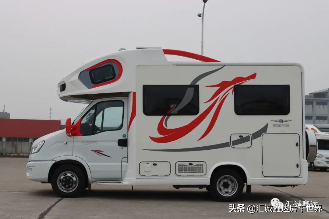 个性张扬的国产旌航房车,独立客卧带大水电,长假旅行不怕堵车