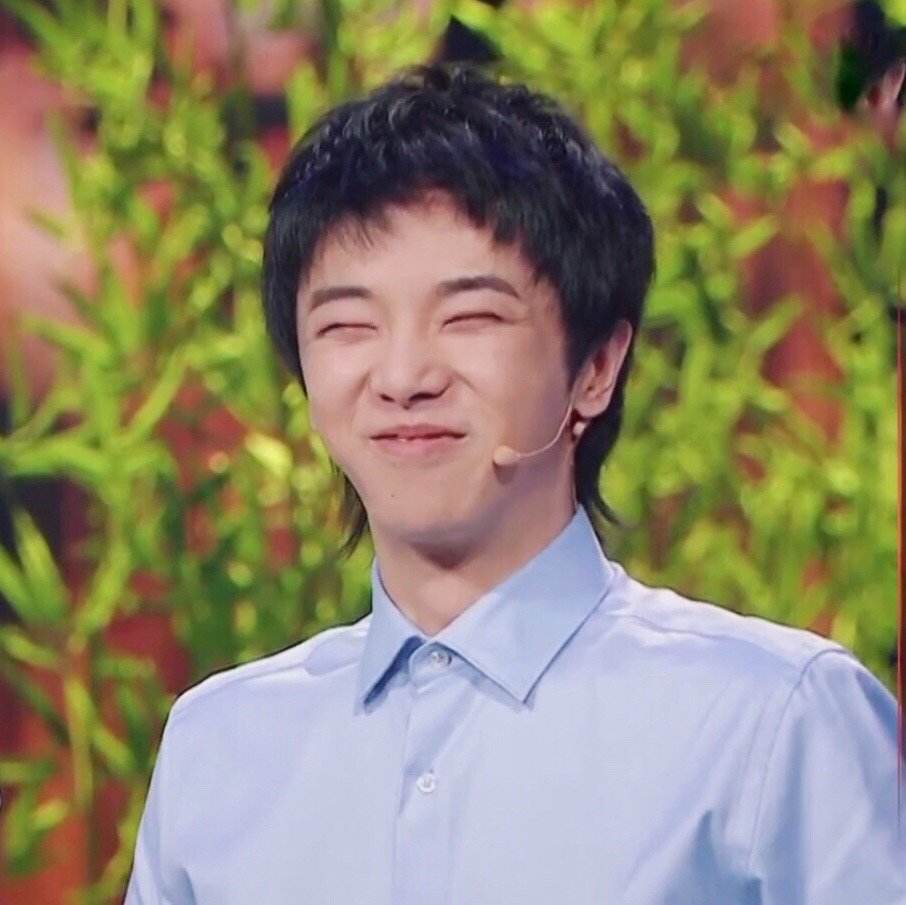 华晨宇被中国青年网点名，发文回应成亮点，为何花花会如此优秀？