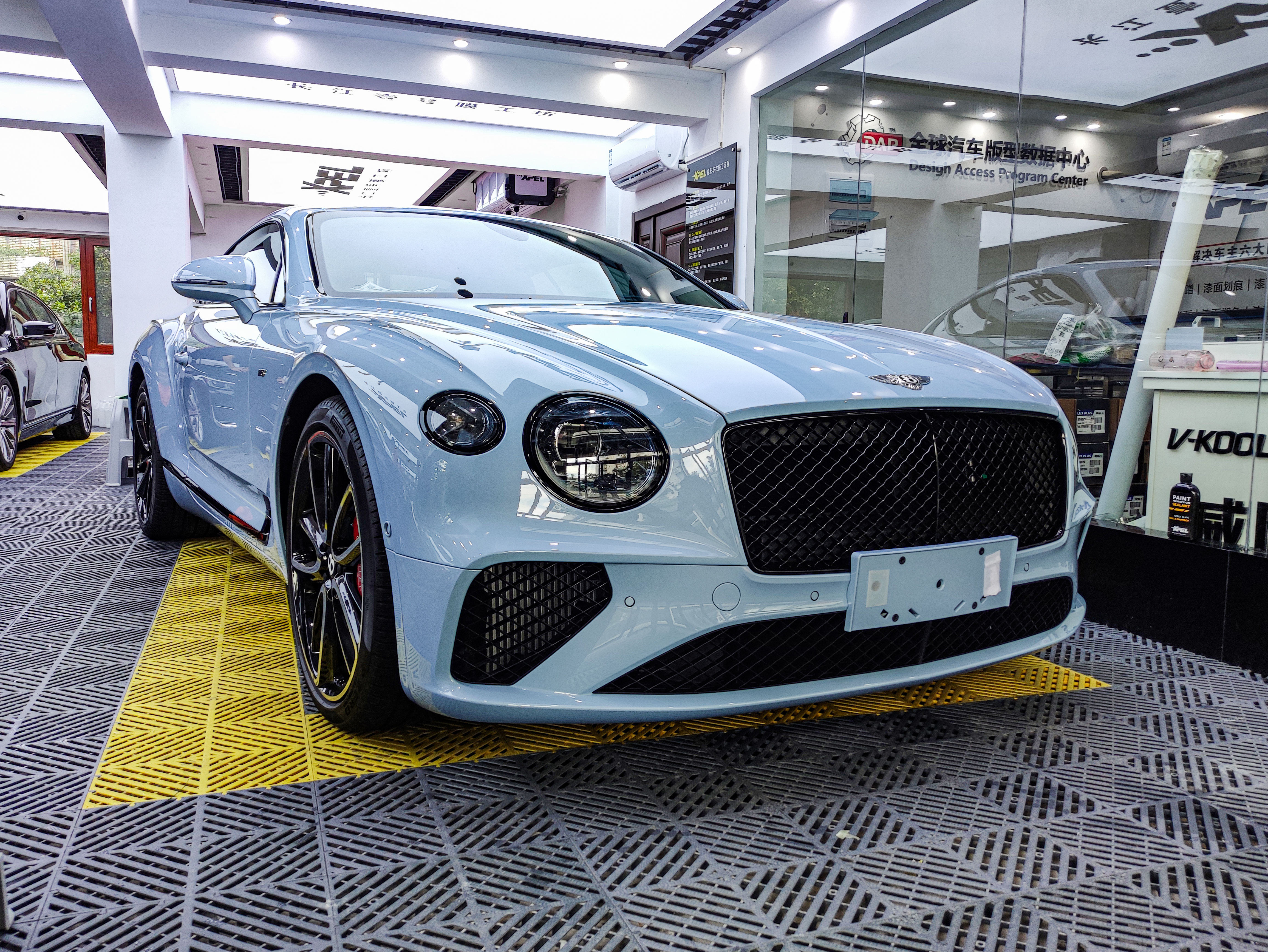 有钱人首选双门轿跑，宾利欧陆就是身价千万的象征