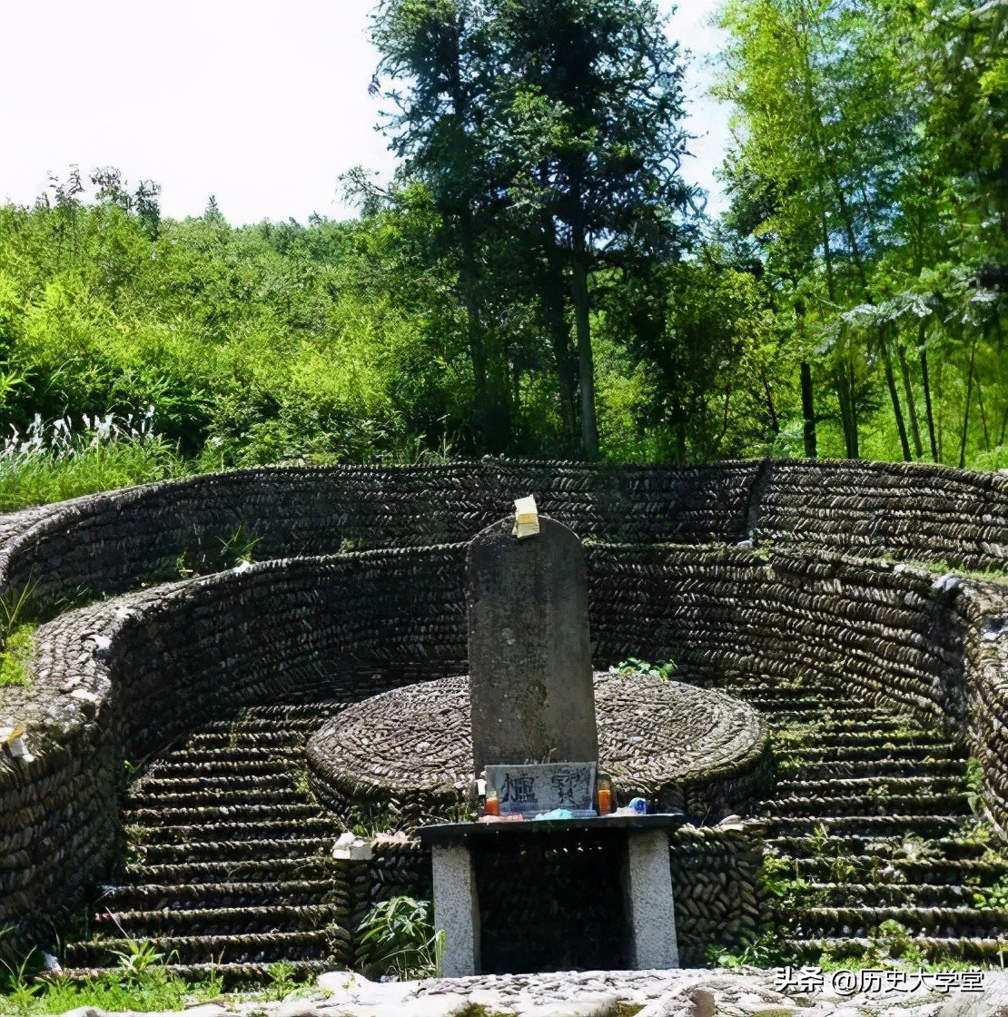 南方广大地区的坟墓，为什么会修成太师椅的形状