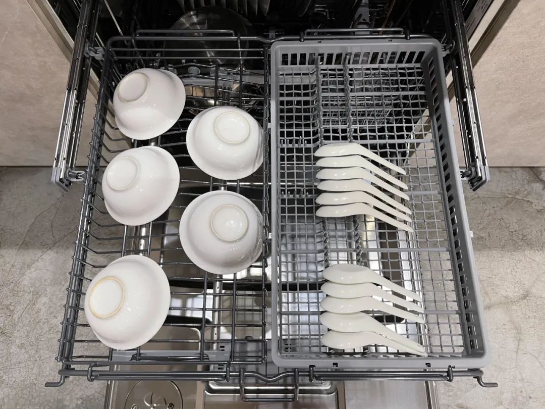 拆解一台近三万的高端洗碗机，来看看内部有何不同