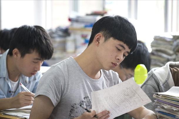 高考失利能否复读？多省教育厅给出回应，复读生将何去何从？