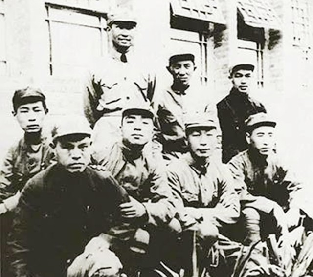 红军曾有11个军团，首任军政主官都有谁？1955年什么军衔？