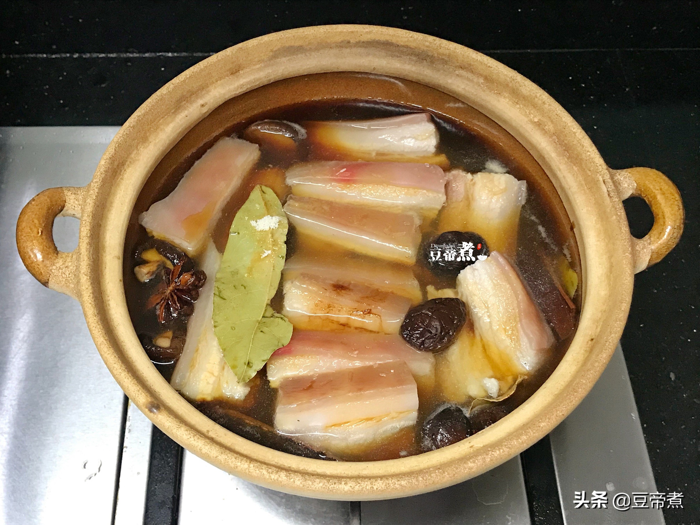 红烧肉卤肉怎么做才好吃，不妨试试我的做法，能让你多吃一碗饭