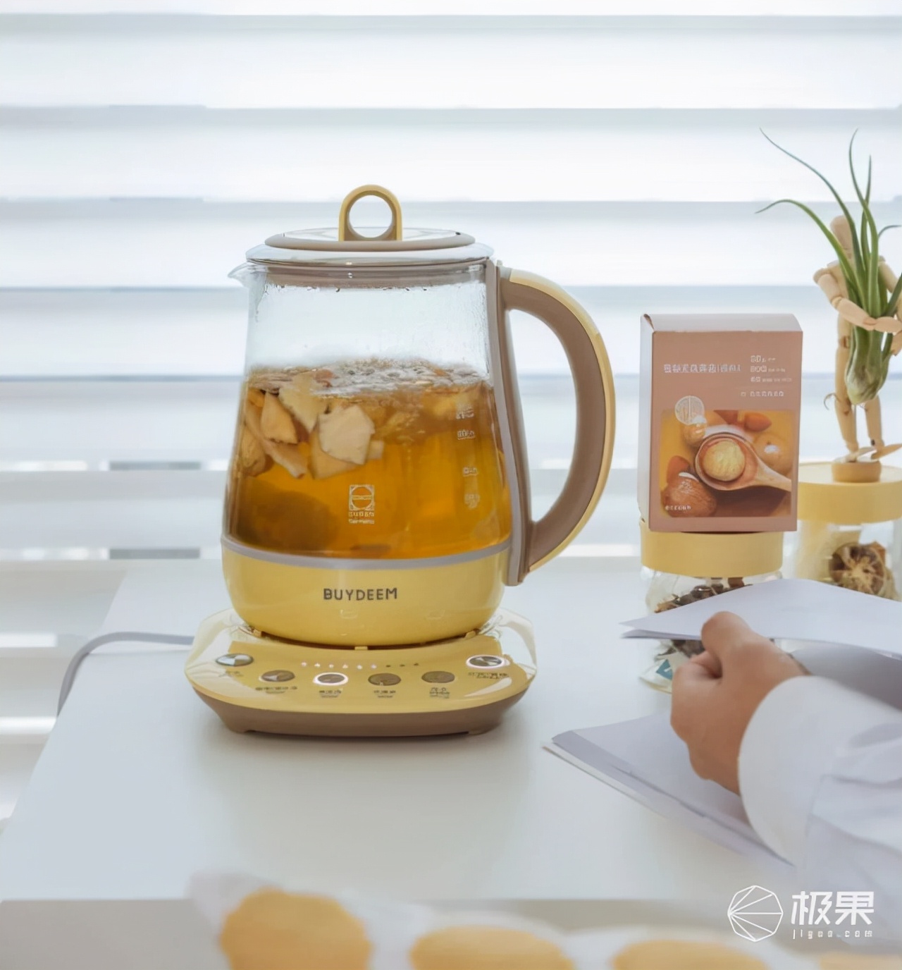 把厨房放进“壶”里！蒸炖煮一机搞定，堪称上班族养生神器