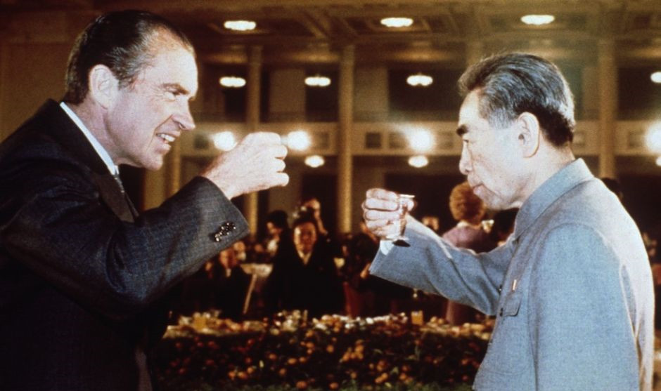1972年尼克松访华结束，带了几瓶茅台回美国，结果差点把白宫烧了