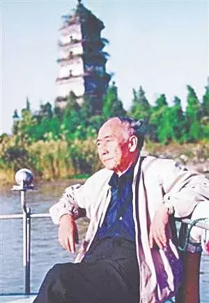 汪曾祺:一个作家,有责任给予人们一份快乐