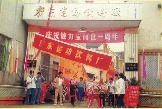 奥运女排三连冠(84年中国女排击败美国，实现三连冠，媒体却把原因归于喝了魔水)