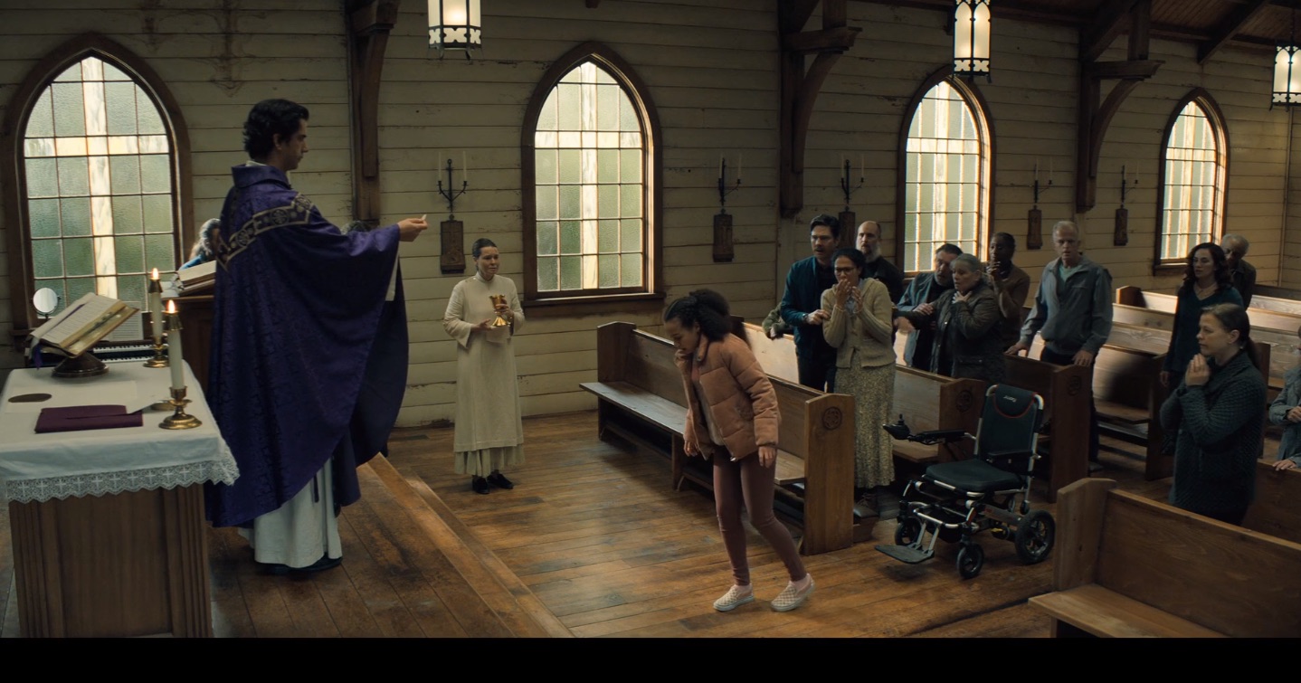 由《鬼的侵入》导演打造的，依然渗透到骨髓中的恐怖作品