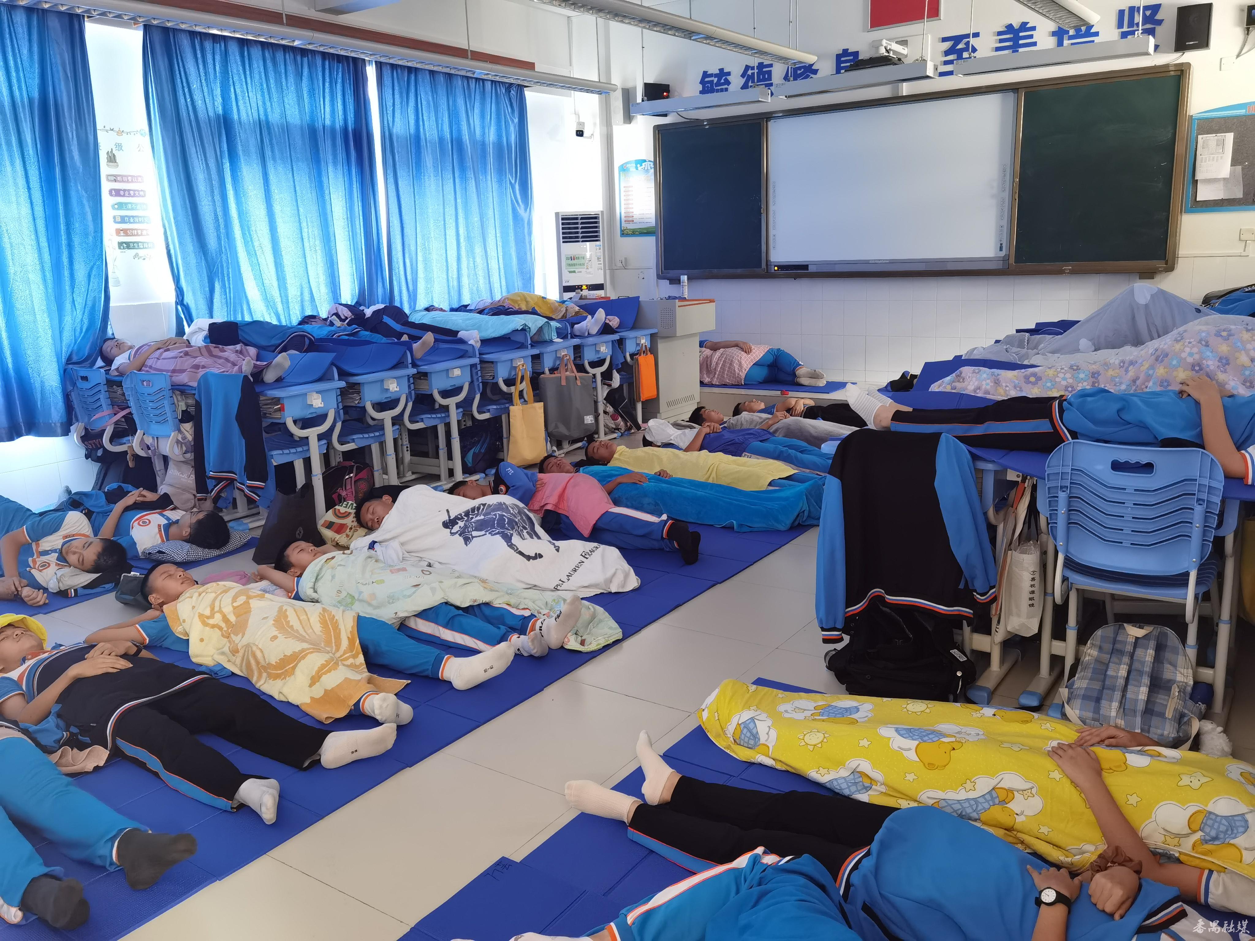 番禺区已落实"躺平睡"公办学校70所,改造午休场室68个