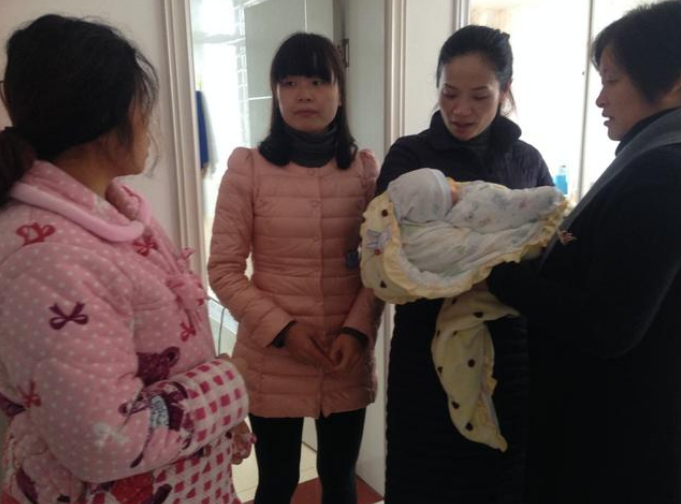 出月子就来“大姨妈”和1年后来的区别，这3个因素影响产后月经