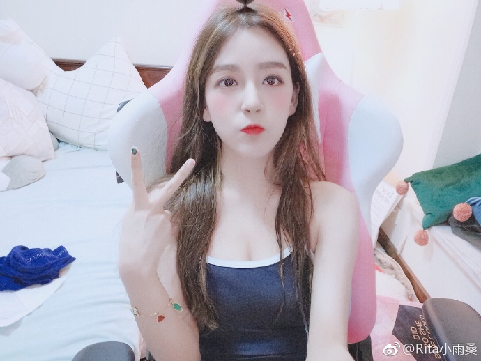 比赛已经结束好几天了,rita不是第一个兑现的,还有很多主播,解说,玩家