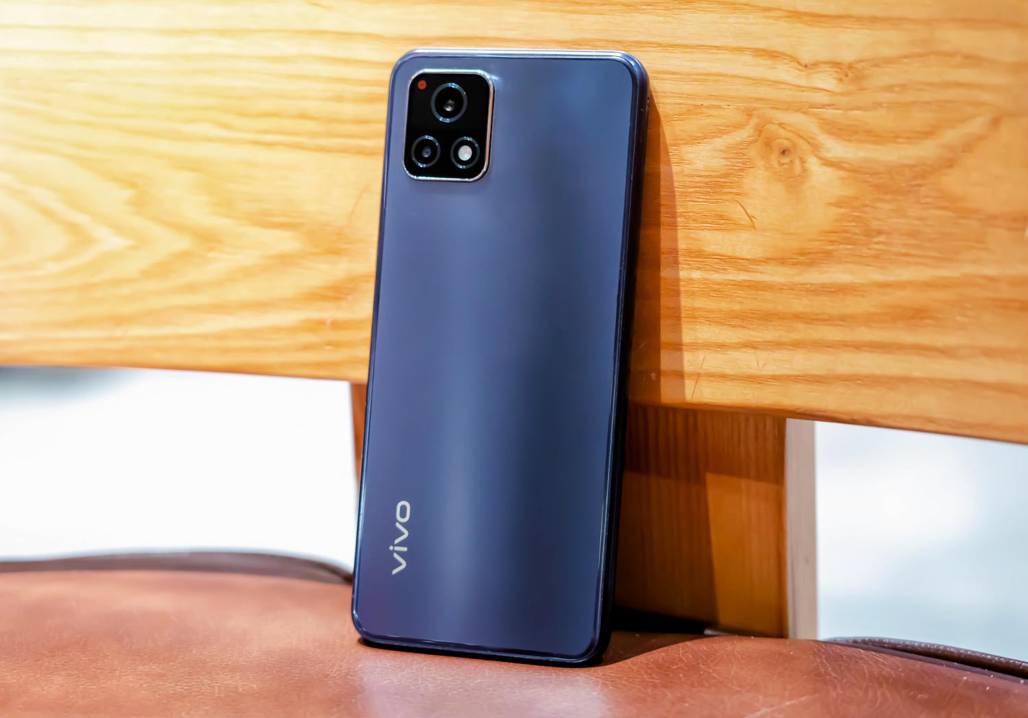 vivo y52s的后摄像头也达到主流机型水平,主摄4800w像素,这要是换在