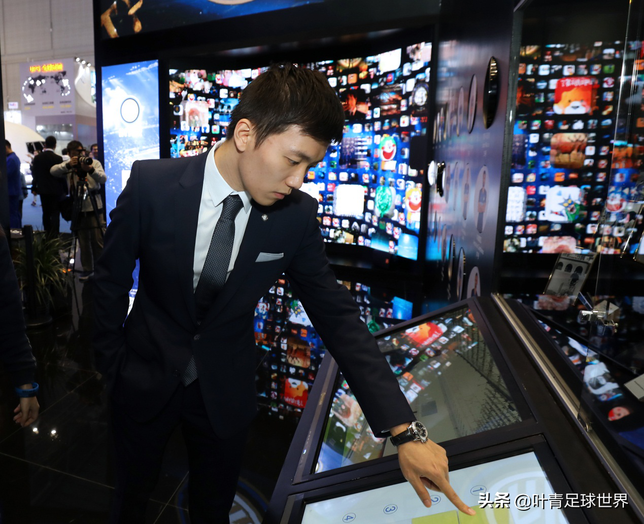 张康阳为什么签国米（张康阳这9个瞬间太燃了！为欧冠激动落泪，27岁出任国米主席）