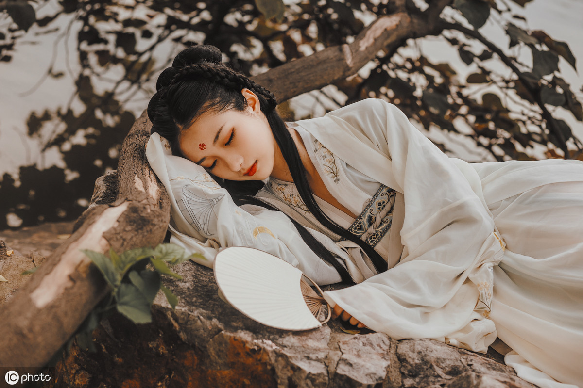 诗词｜如何“花式”夸人美？既要含蓄，又要很撩