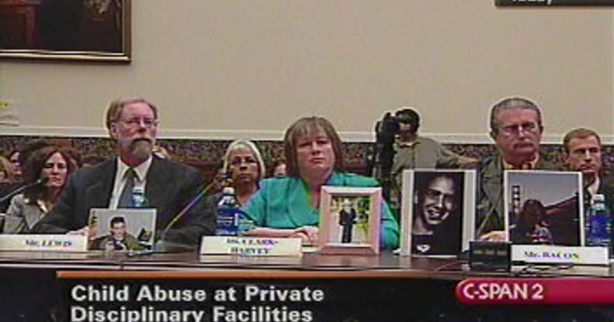 美国上万家长送娃进“集中营”受虐至死，只为治青春期叛逆？