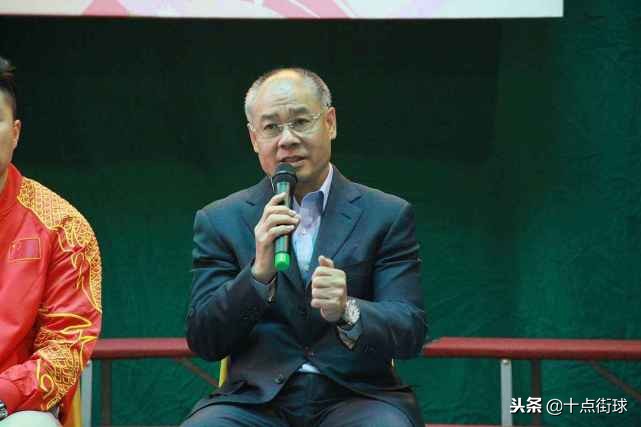 儿童篮球李宁好还是乔丹好（李宁近期现状：儿子帅气女儿可爱，为90后消费者化身成“潮叔”）-趣拿体育