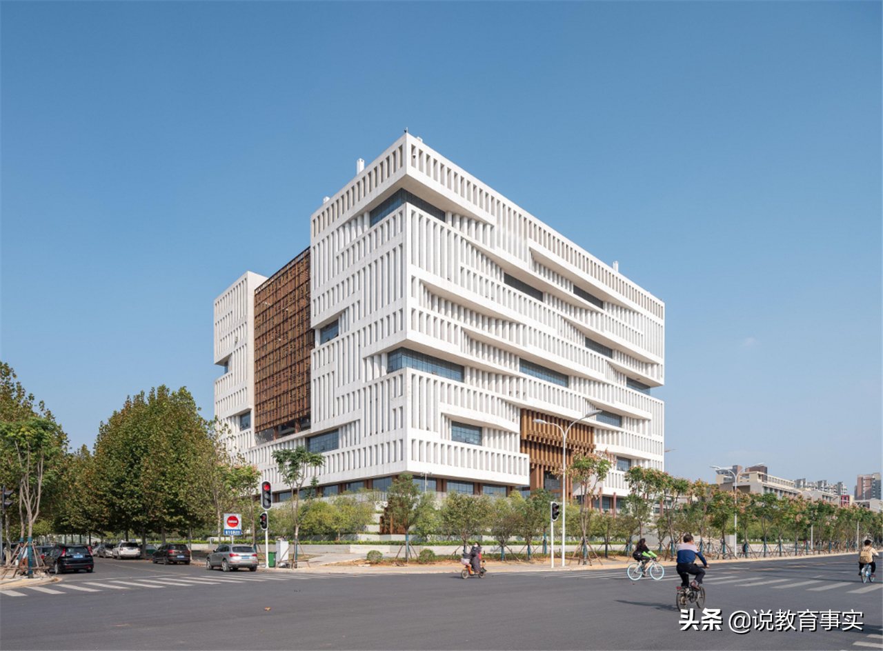 湖北迎来2所211大学办学，总占地面积2000多亩，投资60多亿