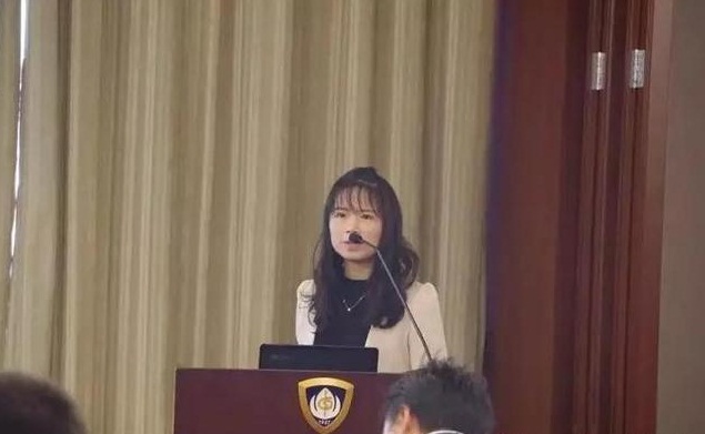 复旦大学最出名的两位女博士，一人千夫所指，另一人却被万人追捧