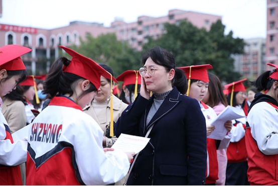 400多分也能上厦门大学？网友羡慕不已，学生家长却劝孩子复读