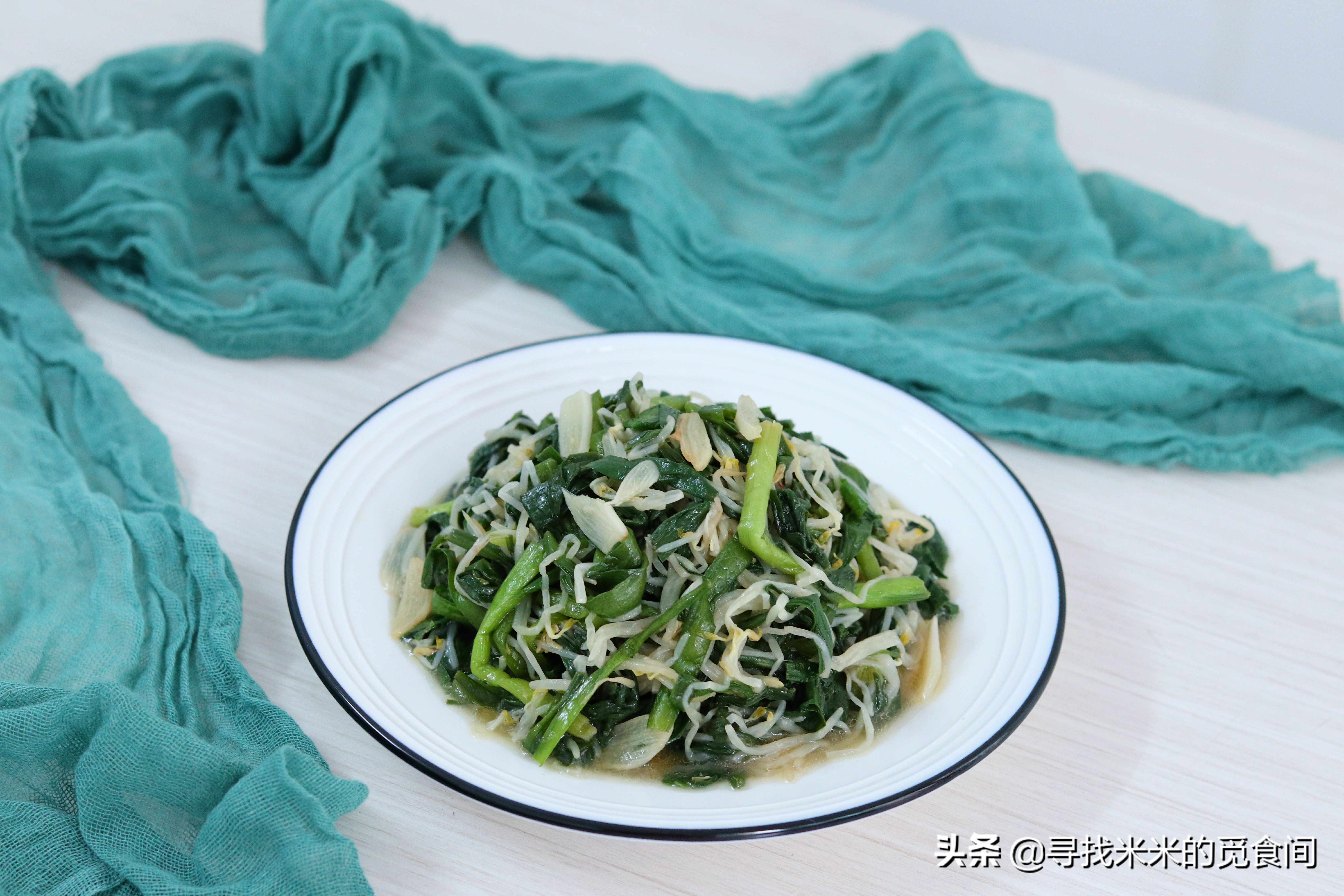 韭菜炒豆芽怎么做才好吃，记住1个诀窍就够了，口感鲜嫩又爽脆