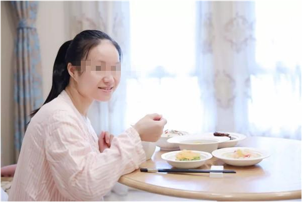 出月子就来“大姨妈”和1年后来的区别，这3个因素影响产后月经
