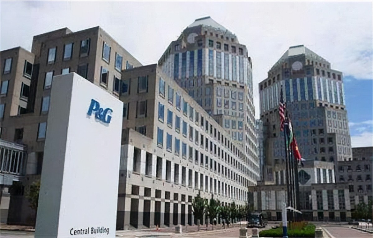 清华毕业后：他工作5年后辞职，回乡做保安，从不参加同学聚会