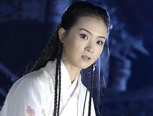 嫁入的豪門王豔,跪著給婆婆洗腳,親生兒子罵他是豬頭