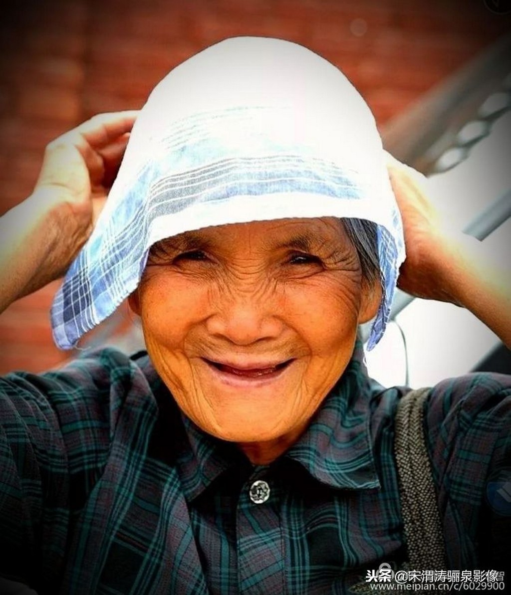 近40年来,因我至小就生活在农村,对农村农民的感情很深,经过我38年来