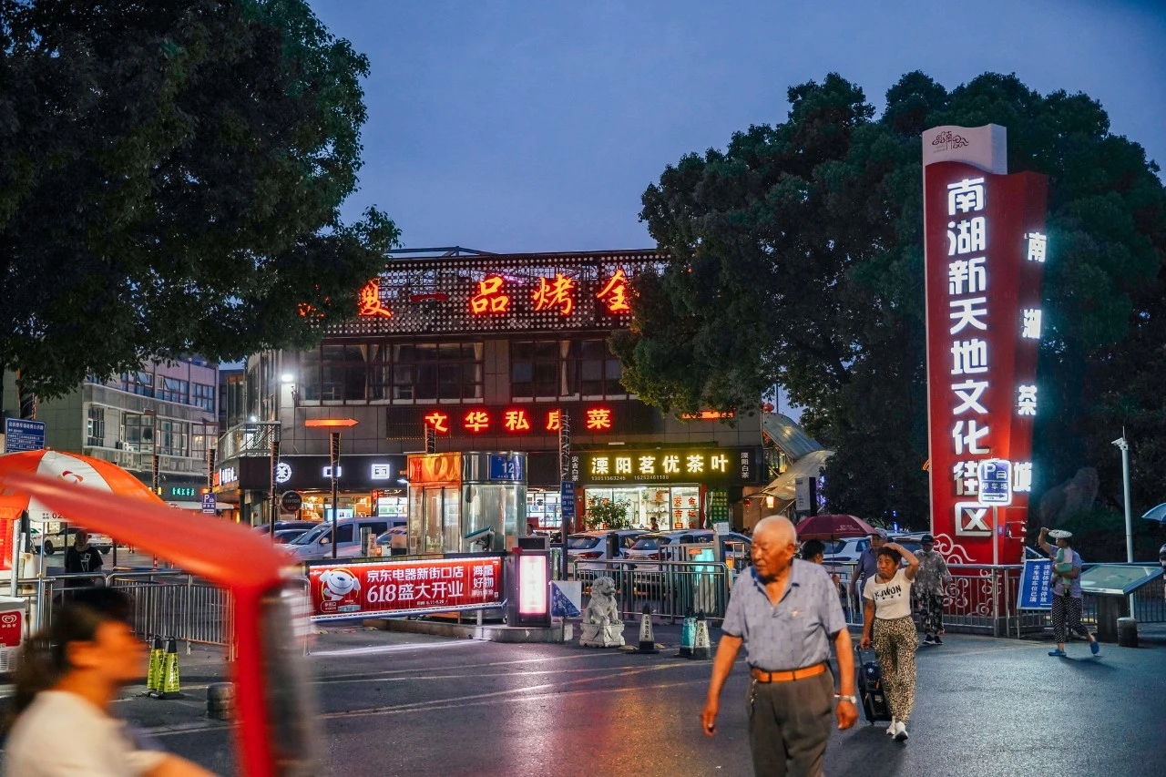 南京同曦夜市(实惨，请让东南大学的学子有个暑假，然后去逛一逛南京这五大夜市)