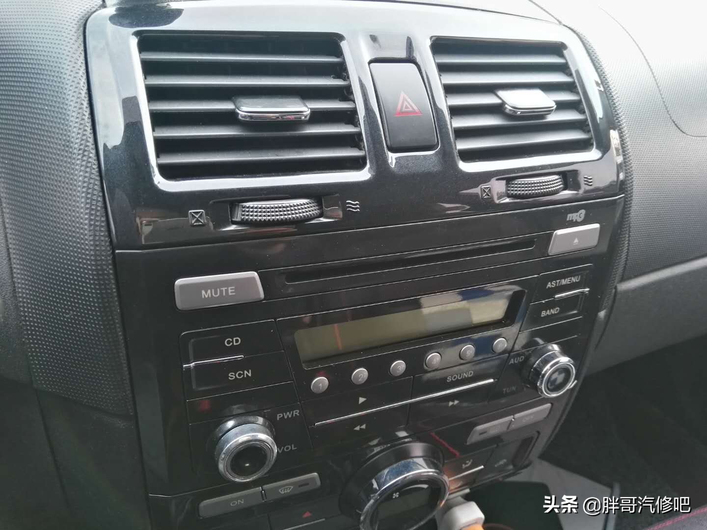 年底了胖哥2万收车，外观内饰非常好，完整的发票就值2000元