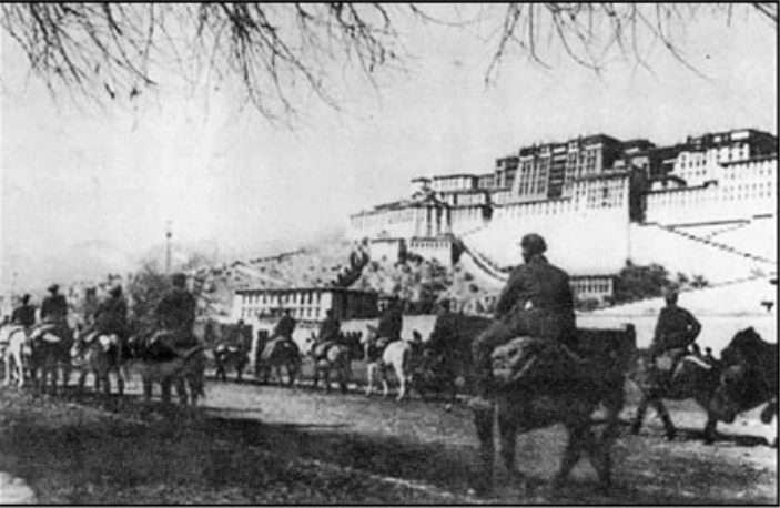 张国华开会，警卫来报说他女儿病重，张国华发火：凡事总有个轻重