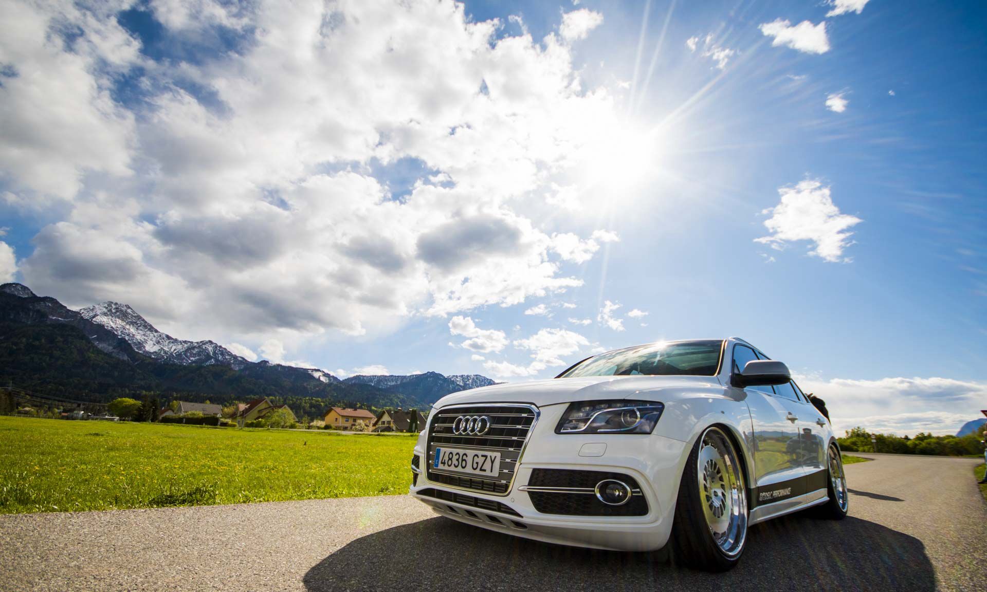 奥迪q5改装成低趴"大钢炮",令人着迷的竞技姿态!