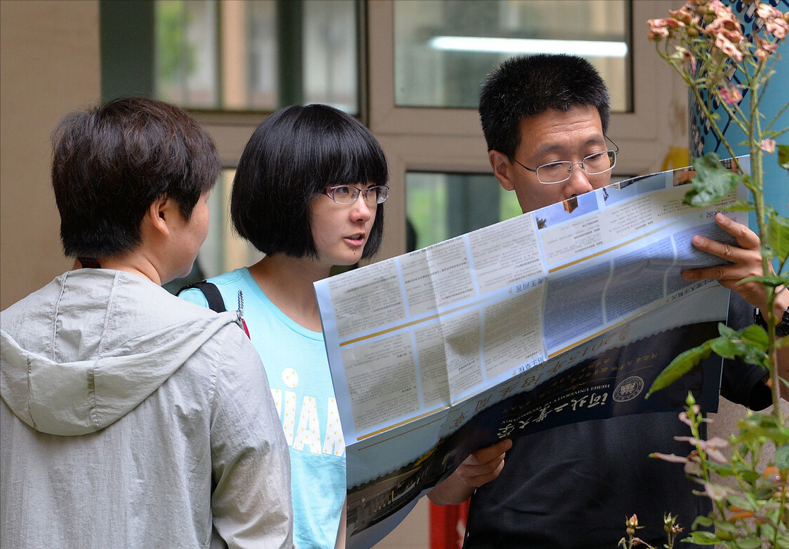 填报志愿后别傻傻等待了，想提前知道录取结果，一招就可搞定