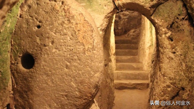 德林库尤地下城市（一个男人推倒了一堵墙，发现了传说中几千年前的地下城市）