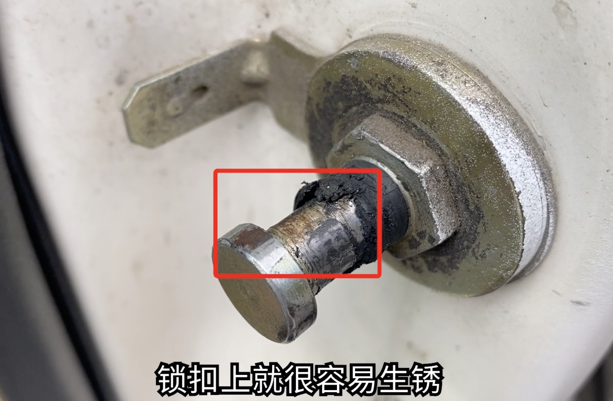 车主们别错过！这5个家用车的保养，自己在小区就能做