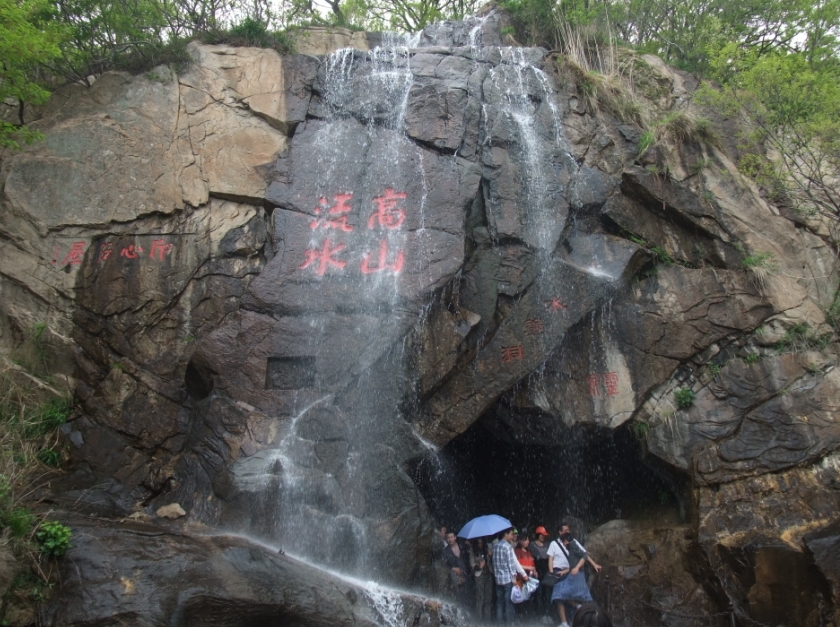 孙悟空的老家花果山水帘洞，原来是人造的，靠水泵就能收100门票