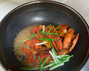 广东姜葱炒龙虾的做法（手把手教你如何烹饪炒姜葱龙虾）