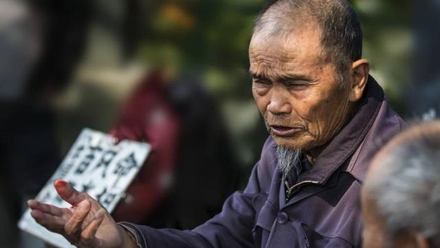 农村俗语：“一年算得三次命，无病也要变有病”农民说没事别算命