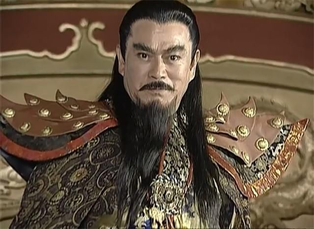 于是她考入了千叶真一(日后大名鼎鼎的"雄霸")开设的动作演员学校