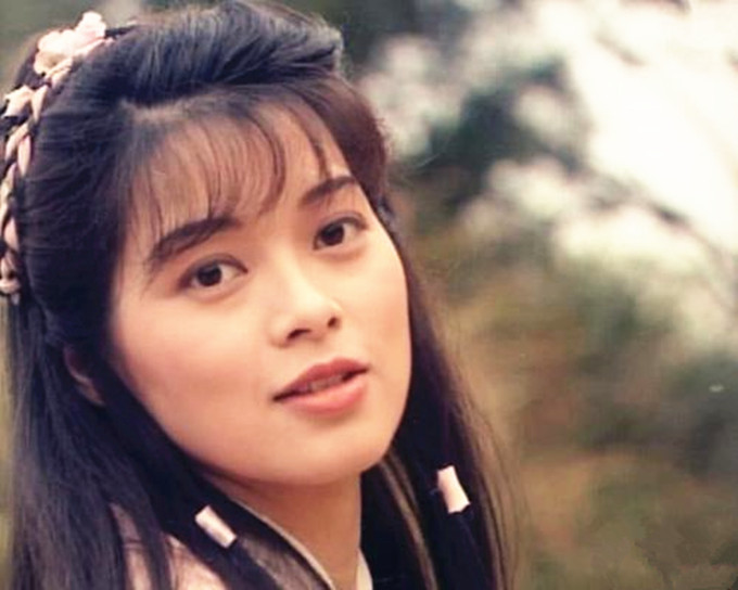 97版阿朱扮演者刘锦玲(53岁"阿朱"刘锦玲晒生活照,身材苗条气质好,曾