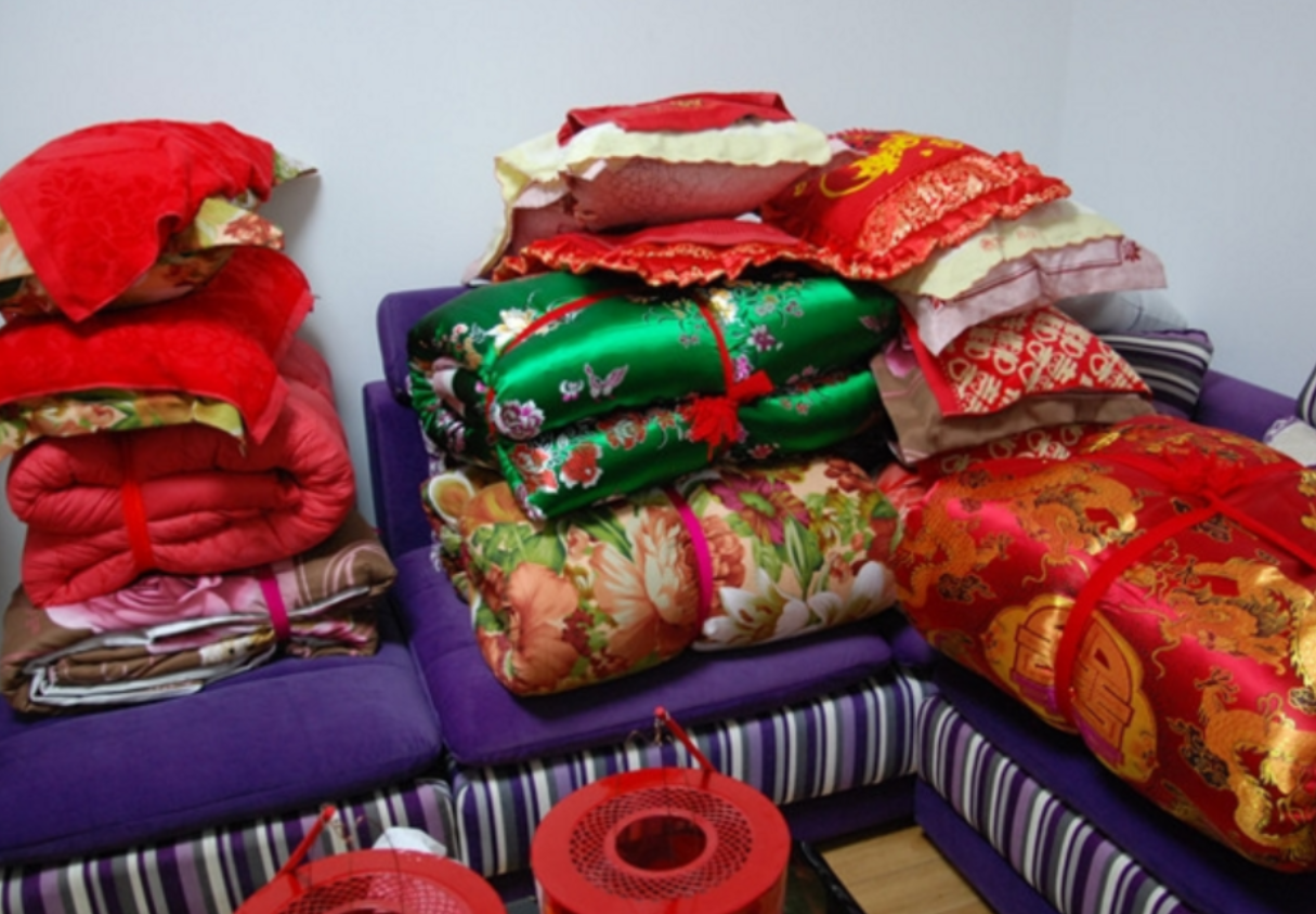 结婚"喜被"可别乱买,颜色重量都有讲究,娘家人别忽视