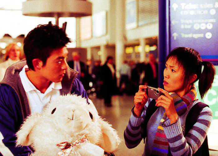 她是当时深圳一个高官的女儿,并且这部电影也是她为陈冠希而专门投资