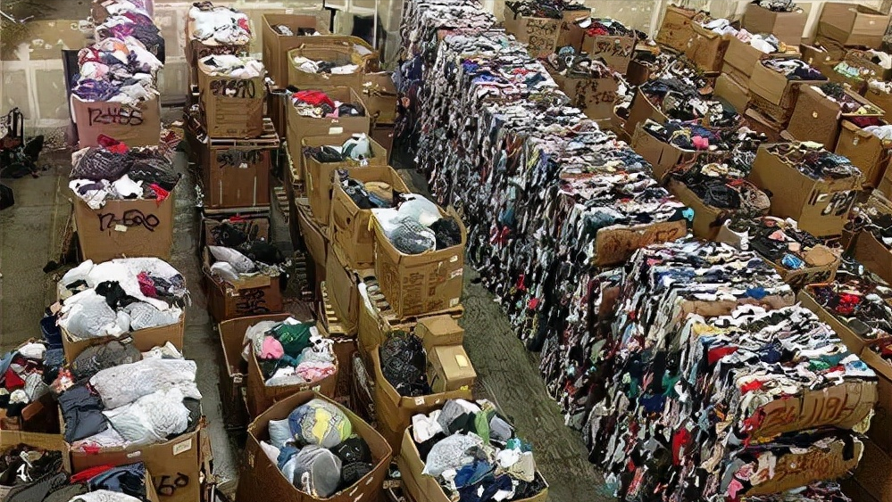 哪里卖二手衣服比较快，在非洲卖衣服一天狂赚25万？