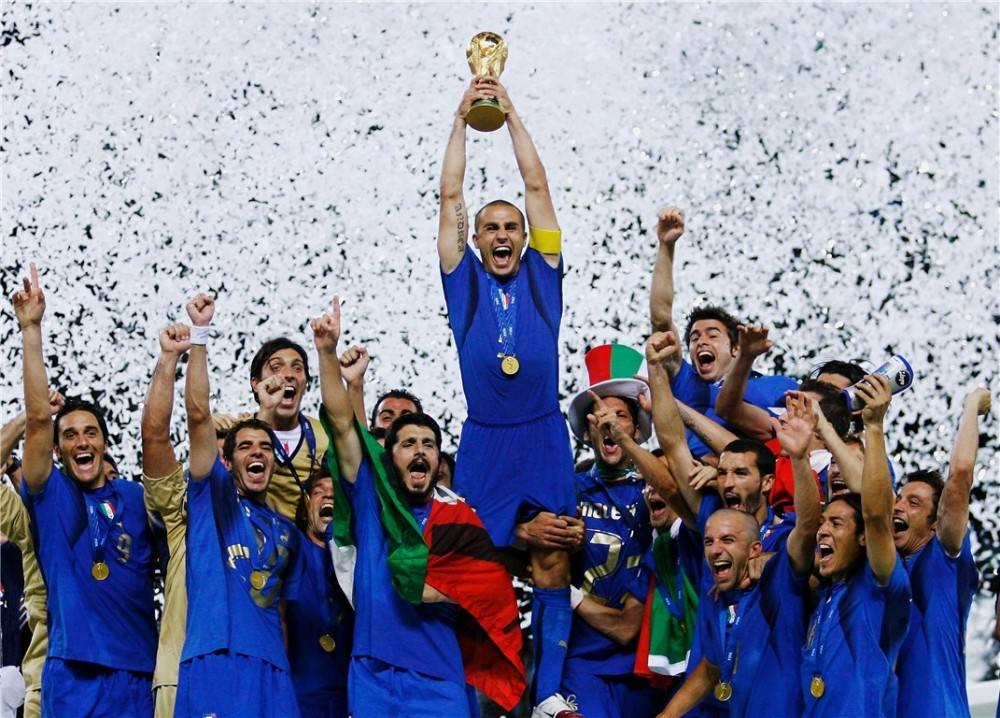 国家队方面:内斯塔与卡纳瓦罗为意大利联手捧起了大力神杯,在4人的