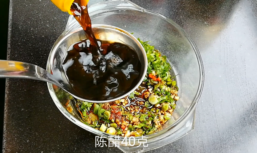 清水小龙虾的做法（堪比餐厅大厨的清水小龙虾烹饪方法）
