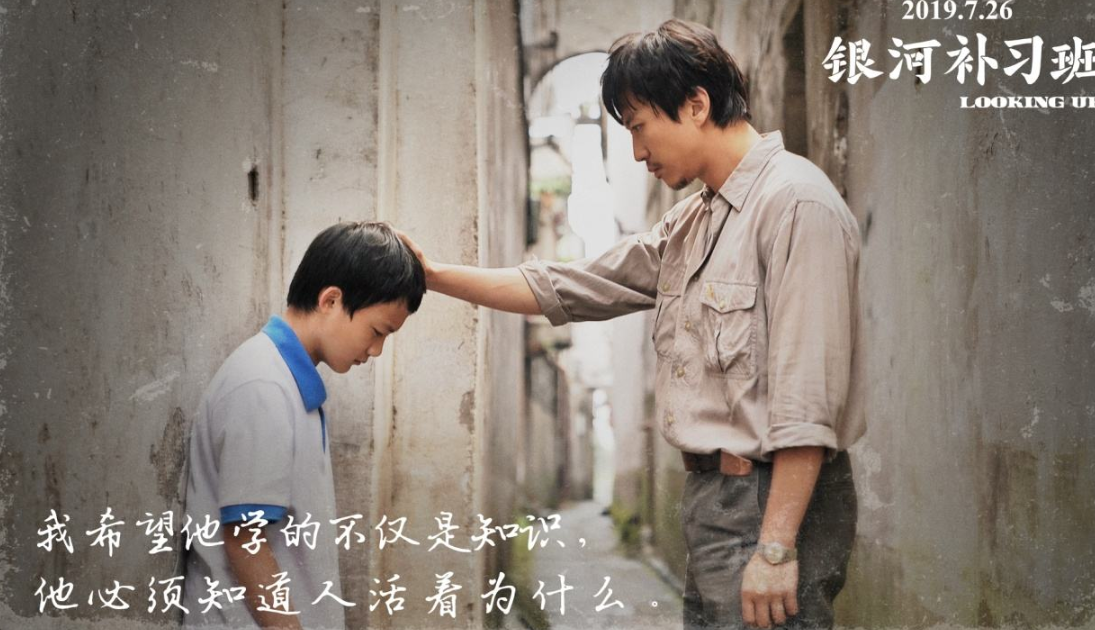 徒步登山30分钟，在4800米雪山上读书的小女孩，打脸所有包办父母